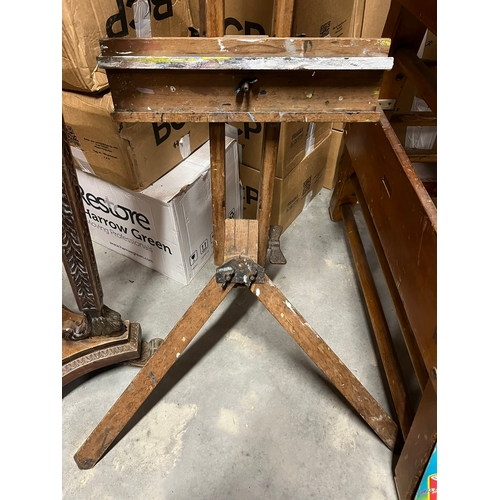 45 - Large folding easel