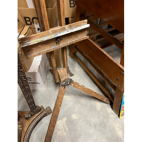 45 - Large folding easel