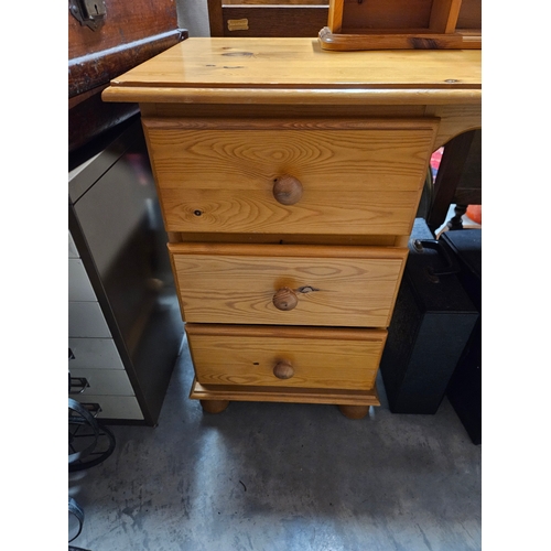 10 - Modern pine dressing table/ desk. The mirror section is removable