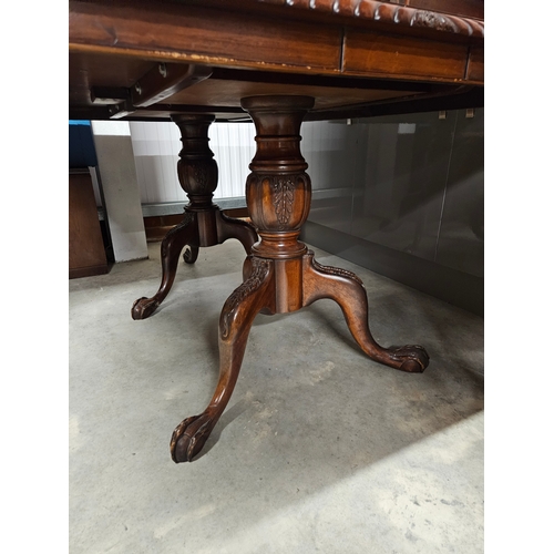 46 - Extending pie crust dining table with two extra leaves. With ball and claw feet.