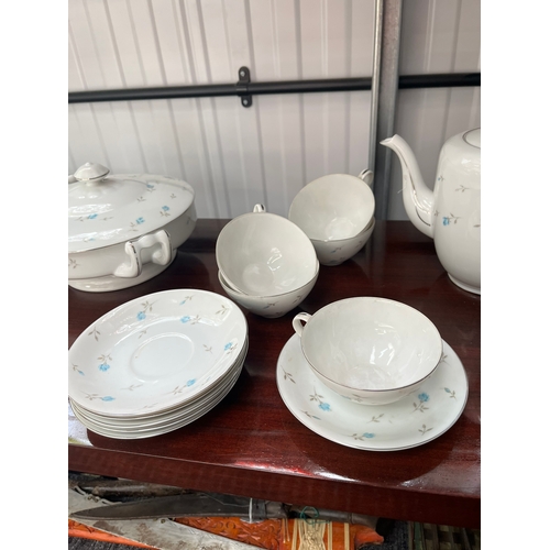 218 - Large amount of Seyei dinner ware and tea set