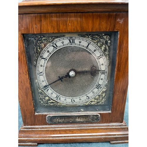 273 - Wind up bracket/ mantle clock