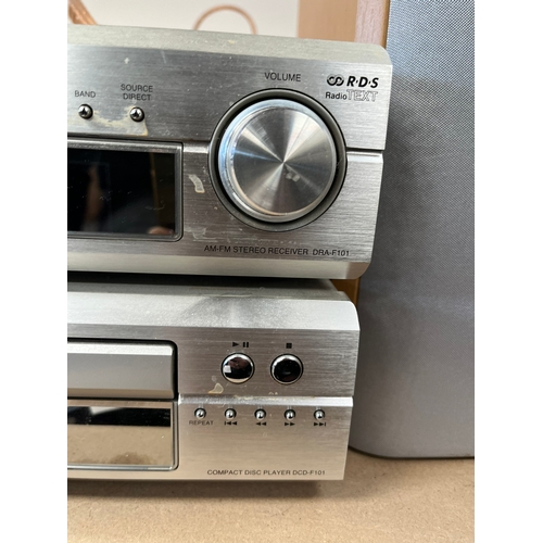 266 - Denon Stereo Receiver DRA-F101, Compact Disc Player DCD-F101 + 2 x Denon speakers