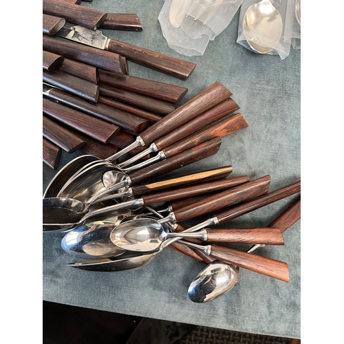 277 - Set of spiral cutlery and selection of retro wood handle cutlery