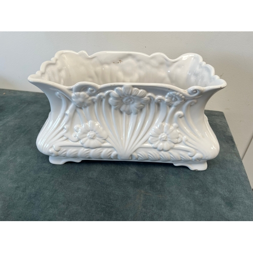 298 - White ceramic planter