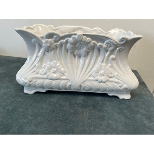 298 - White ceramic planter