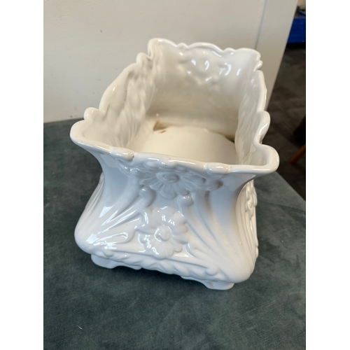 298 - White ceramic planter