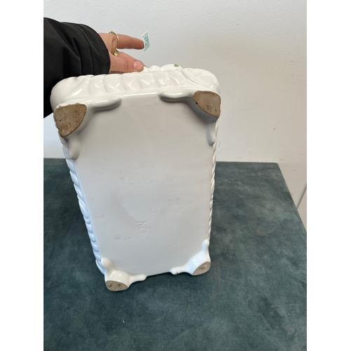 298 - White ceramic planter