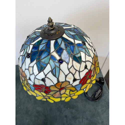 315 - Tiffany style stained glass table lamp