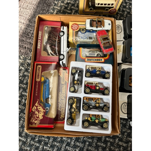 324 - Assortment of various model cars including Matchbox, Lledo ect