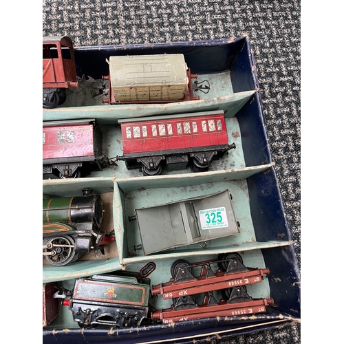 325 - Hornby wind up clockwork train - not working