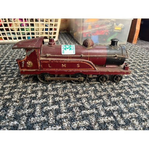 328 - Hornby clockwork wind up train 22cm long- in need of restoration - not working