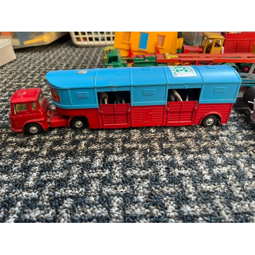 336 - Vintage model transporters and horse box - Husky, Corgi, Dinky ect