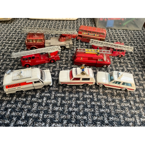 337 - Fire engines and police vehicles with accesories - Dinky + Corgi