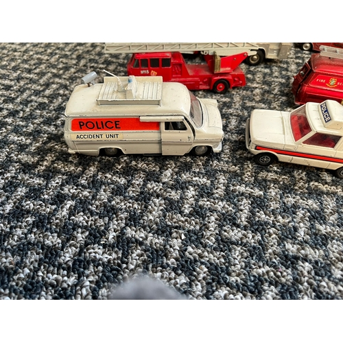 337 - Fire engines and police vehicles with accesories - Dinky + Corgi