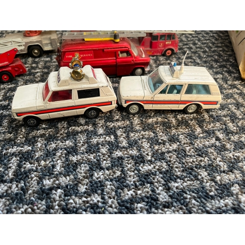 337 - Fire engines and police vehicles with accesories - Dinky + Corgi