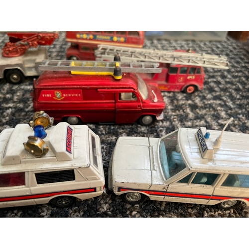 337 - Fire engines and police vehicles with accesories - Dinky + Corgi