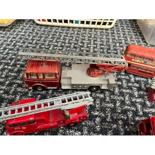 337 - Fire engines and police vehicles with accesories - Dinky + Corgi