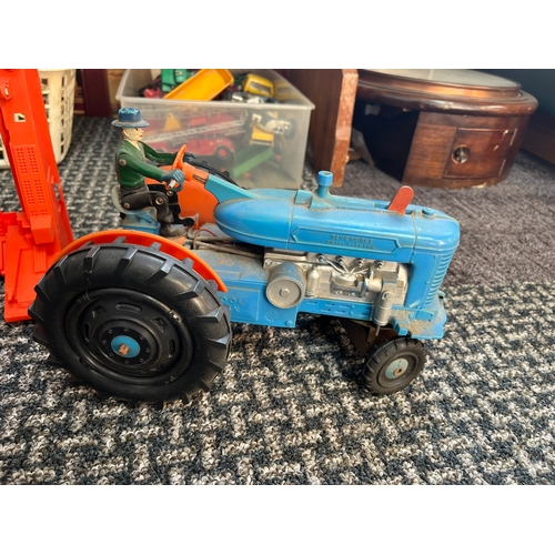 340 - Plastic battery tractor and Ideal robot