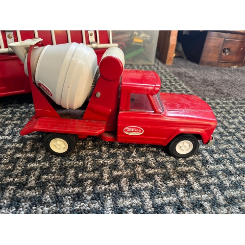 341 - Tonka Snorkel fire engine and Tonka cement mixer