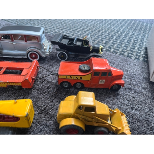 357 - Vintage model cars and construction models