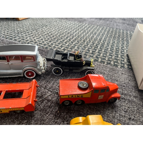 357 - Vintage model cars and construction models