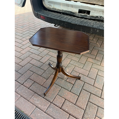 45 - Georgian mahogany tilt top side table