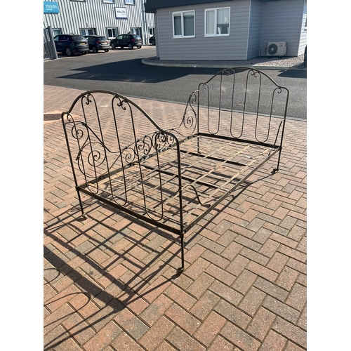 65 - Large antique French wrought iron folding day bed. Ideal for garden display