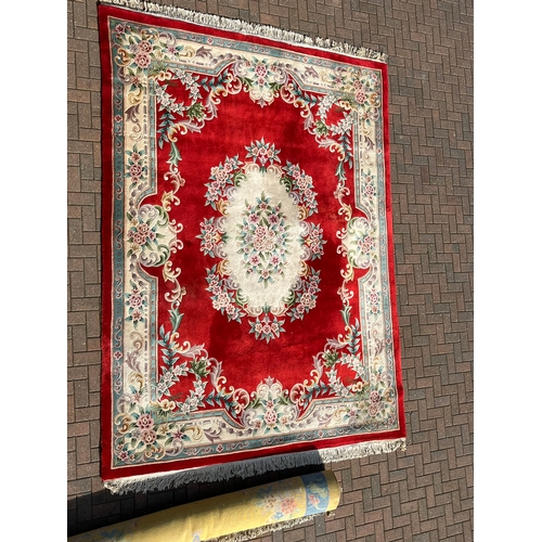 79 - Large red oriental style wool rug 

275cm x 370cm