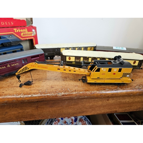 375 - Assorted Tri-ang ect model trains
