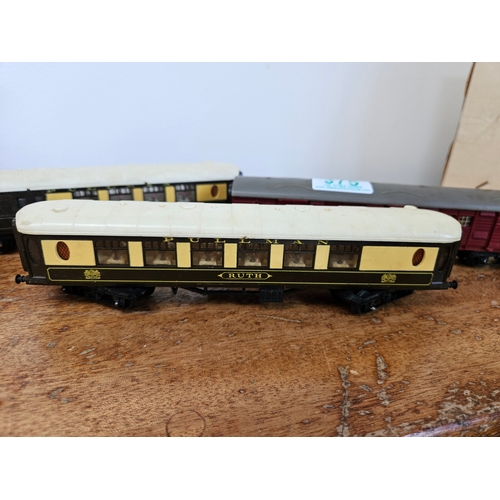 375 - Assorted Tri-ang ect model trains