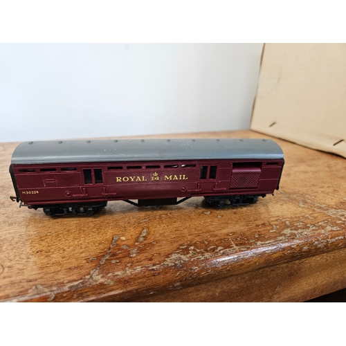 375 - Assorted Tri-ang ect model trains