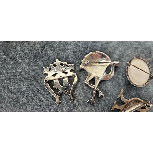 562 - 4 x Silver brooches including delft and birds