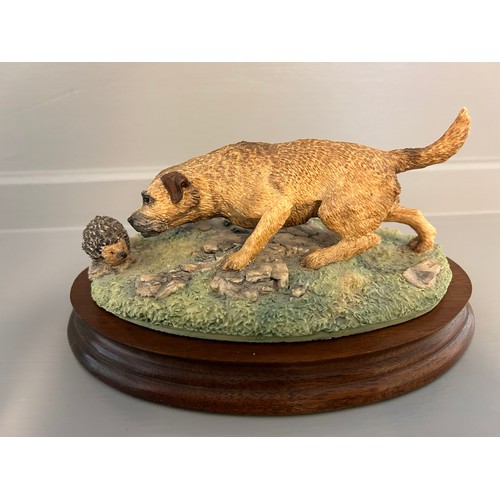 325 - Border Fine Arts 'Border Terrier And Hedgehog' 066 By D Geenty On Wood Base