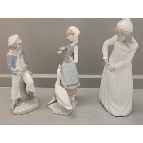 216 - Mason's Mandalay Ginger Jar, 2 Lladro Figures  & 1 NAO Figure