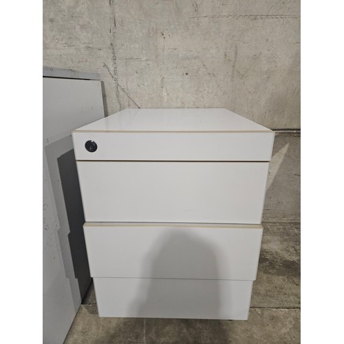 599 - Office Desk, Filing Cabinet & Office Chair