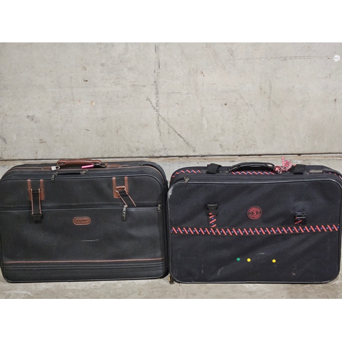 696 - 5 Assorted Suitcases