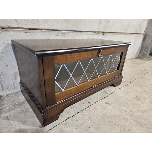 708 - Reproduction Oak TV Stand H42cm W84cm D42cm