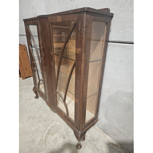 672 - Mahogany China Cabinet (A/F) H121cm W114cm D31cm