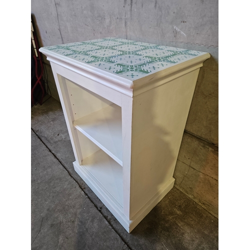 765 - White Painted Bookcase/Shelf H90cm W63cm D46cm