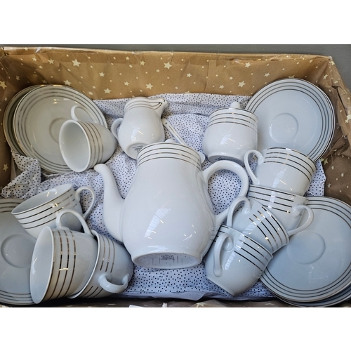 195 - Quantity Of Royal Collection Teaware