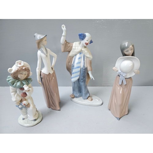 204 - 4 NAO Figurines