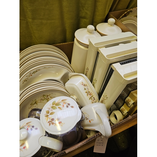 285 - 100 Pc St Michael Harvest Tableware Set