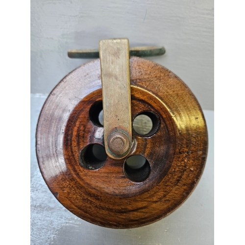 580 - Vintage Wooden Brass Fishing Reel