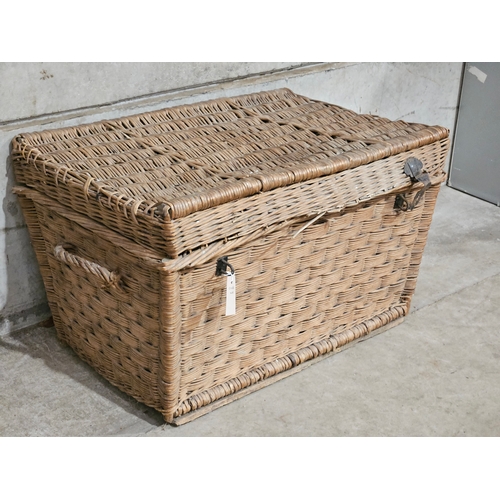 947 - Victorian Wicker Laundry Basket