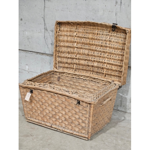 947 - Victorian Wicker Laundry Basket