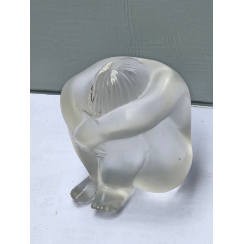 726 - Lalique Crouching Lady H6cm