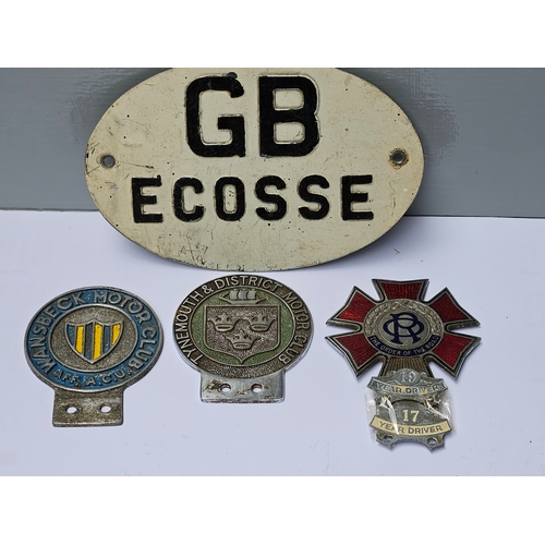 752 - 6 Assorted Car Badges