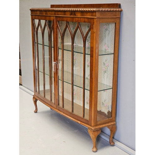 1016 - Walnut Glazed China Cabinet With Key