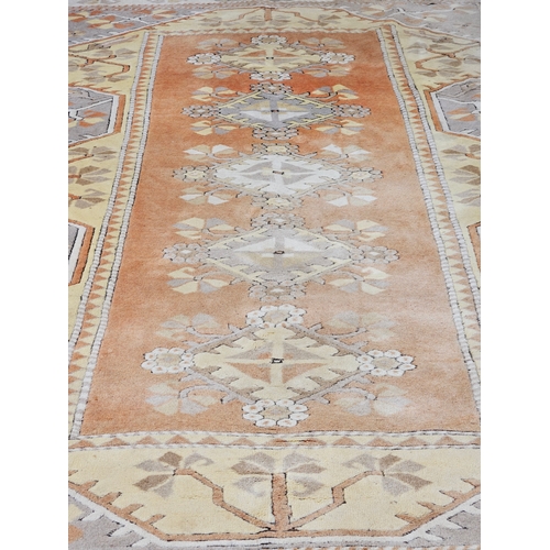 1062 - Large Oriental Wool Rug L380cm W265cm